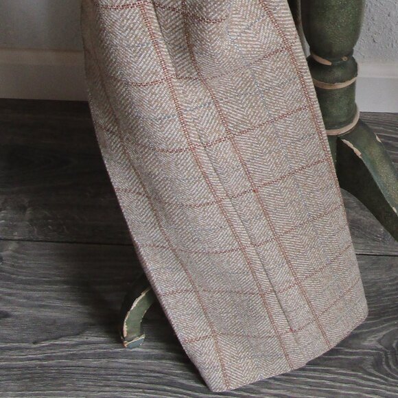 1970s brown faux wool slacks with elastic waist. Plaid, used condition. - Picture 10 of 12